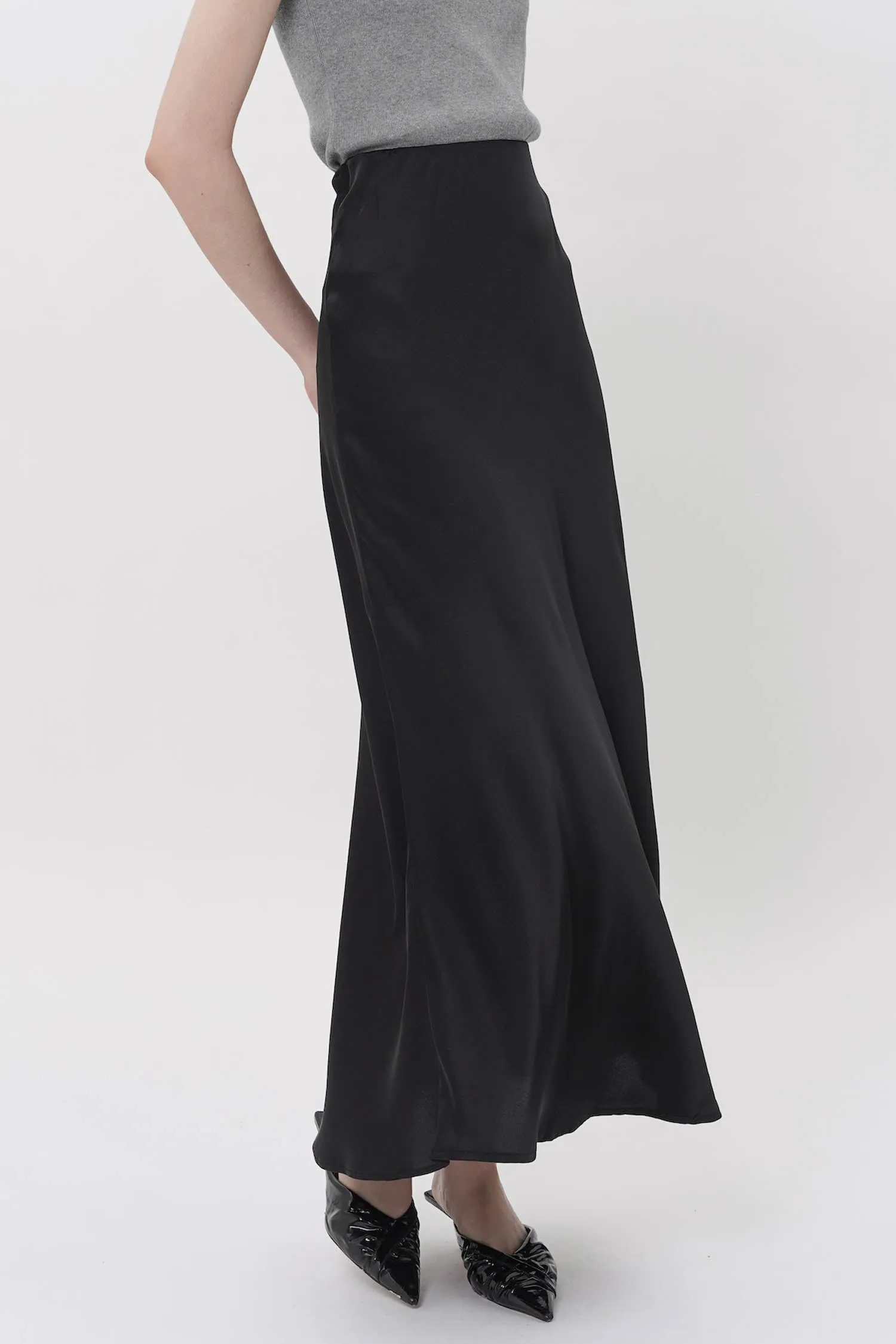 Alonda Maxi Satin Skirt In Black