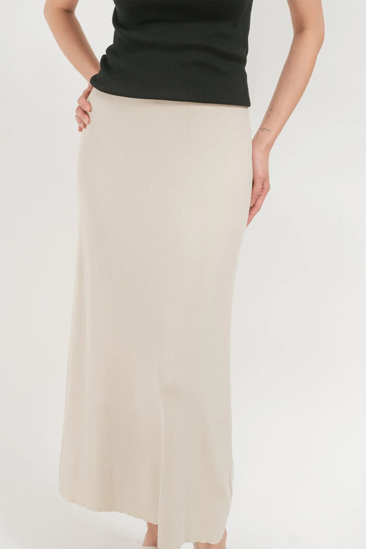 Devorra Ribbed Maxi Skirt