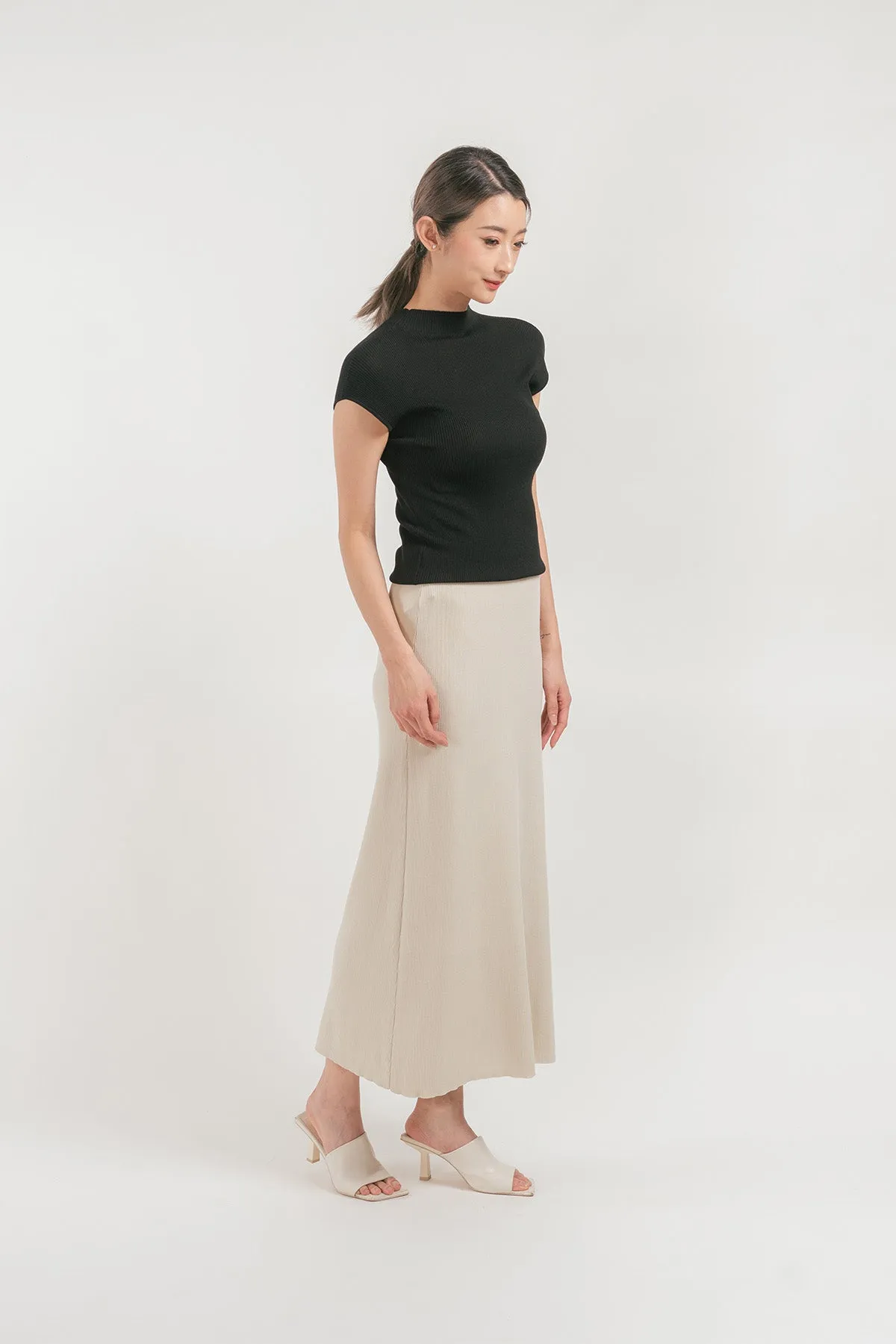 Devorra Ribbed Maxi Skirt