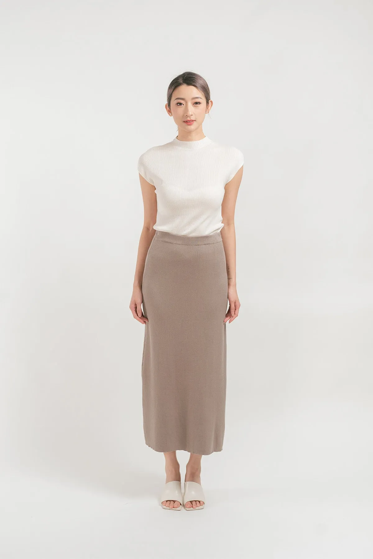 Devorra Ribbed Maxi Skirt