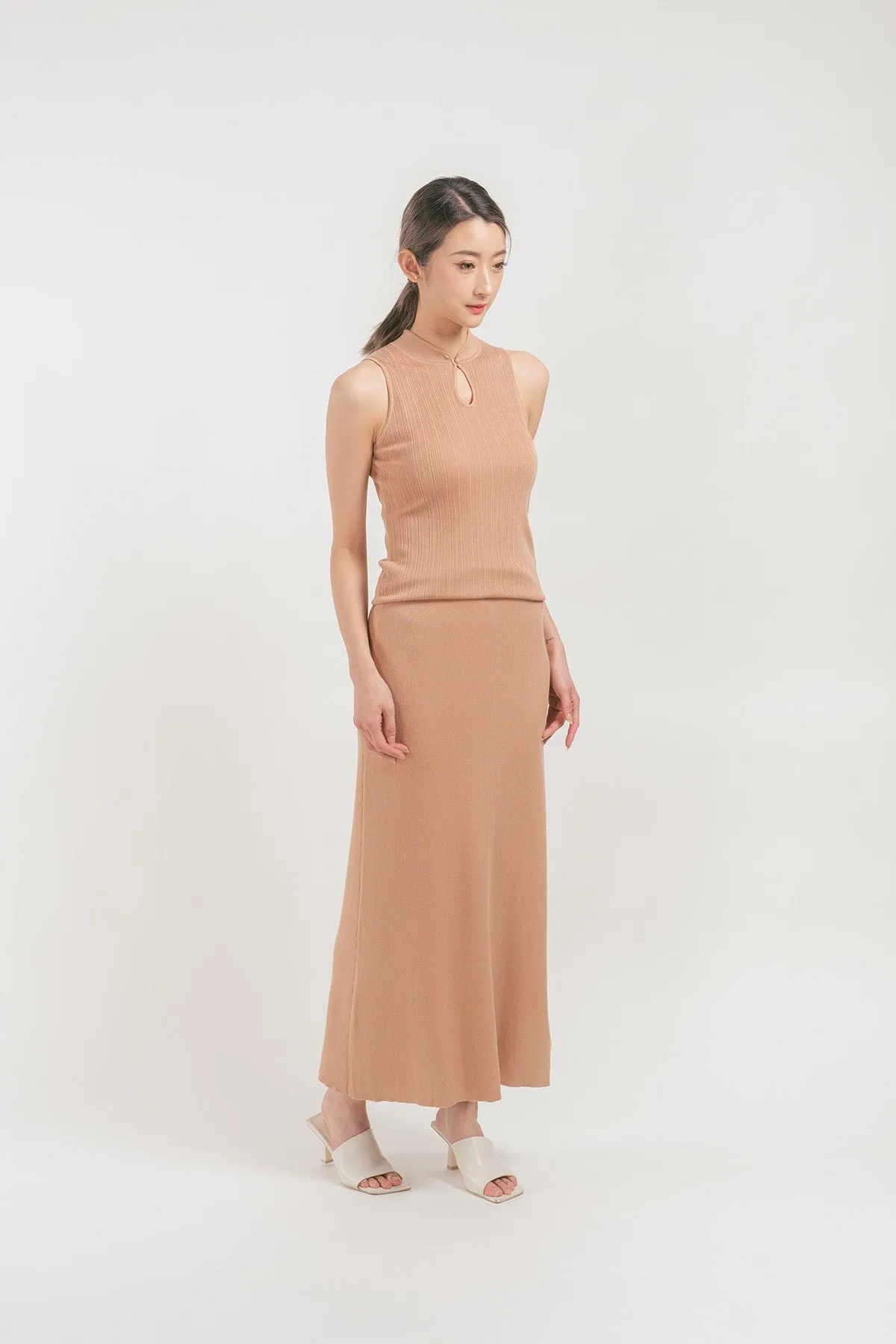 Devorra Ribbed Maxi Skirt