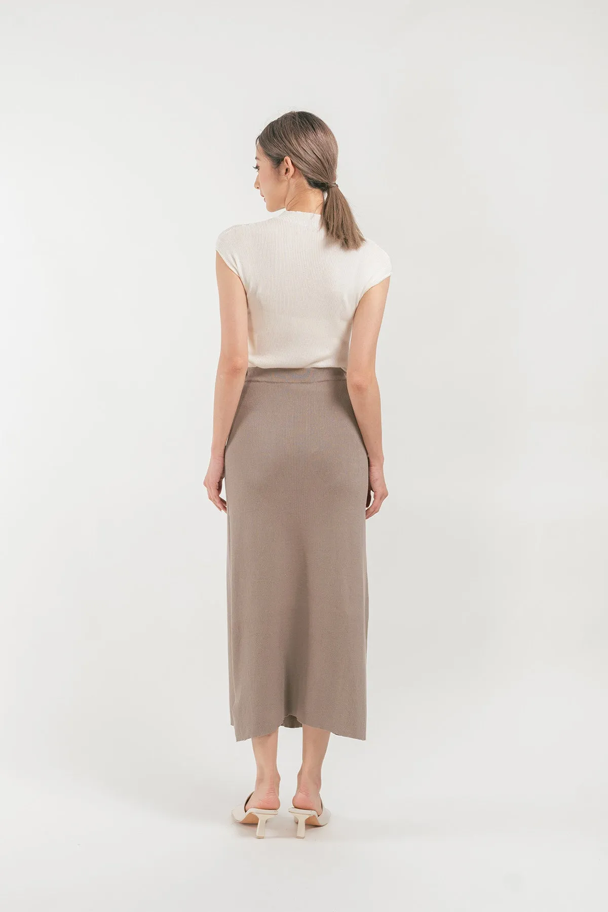 Devorra Ribbed Maxi Skirt