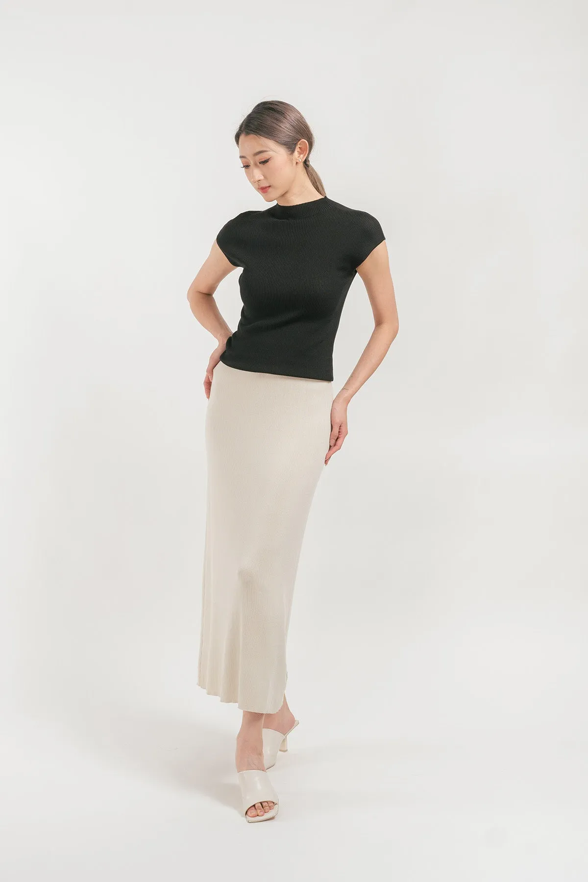 Devorra Ribbed Maxi Skirt