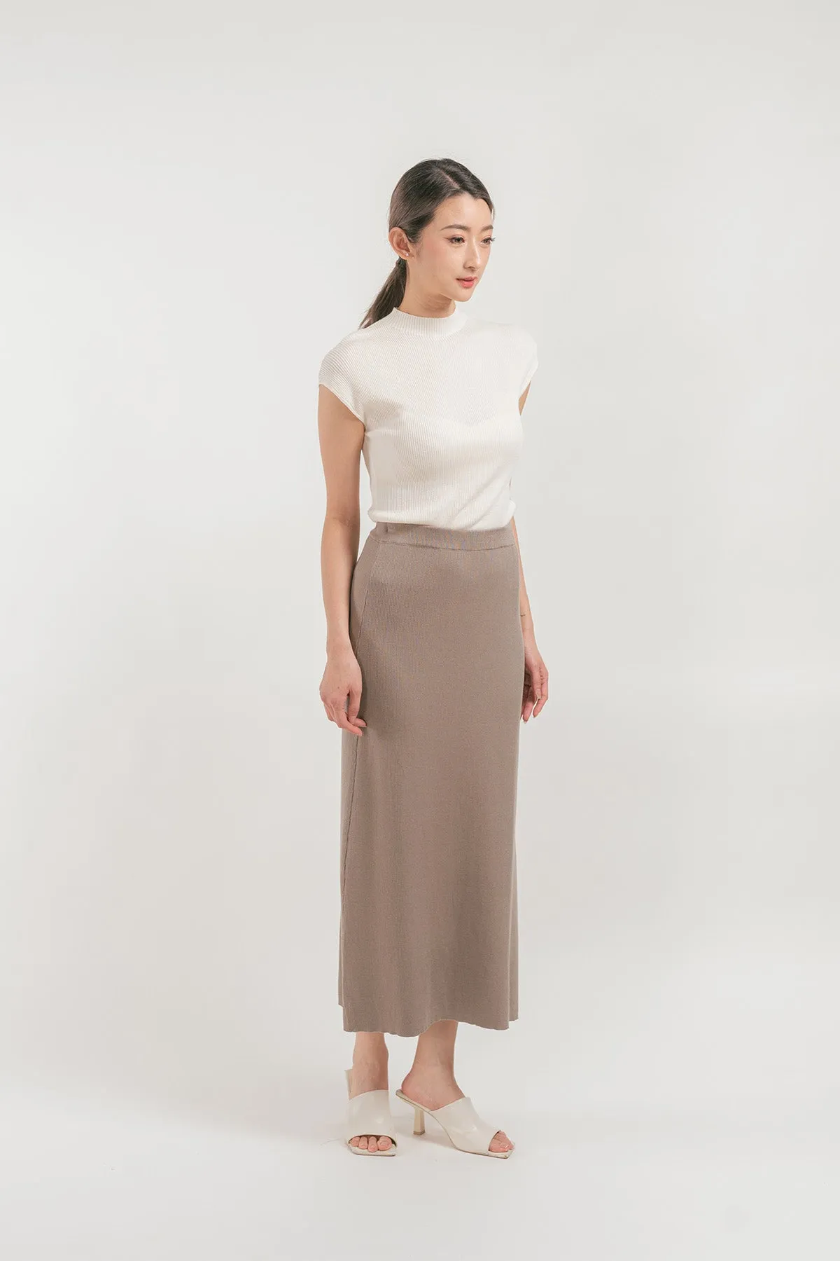 Devorra Ribbed Maxi Skirt