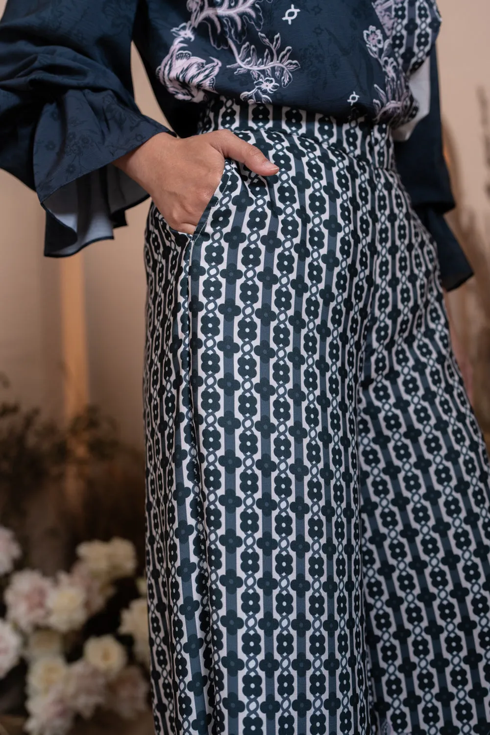 Semantik Pants Raven Light