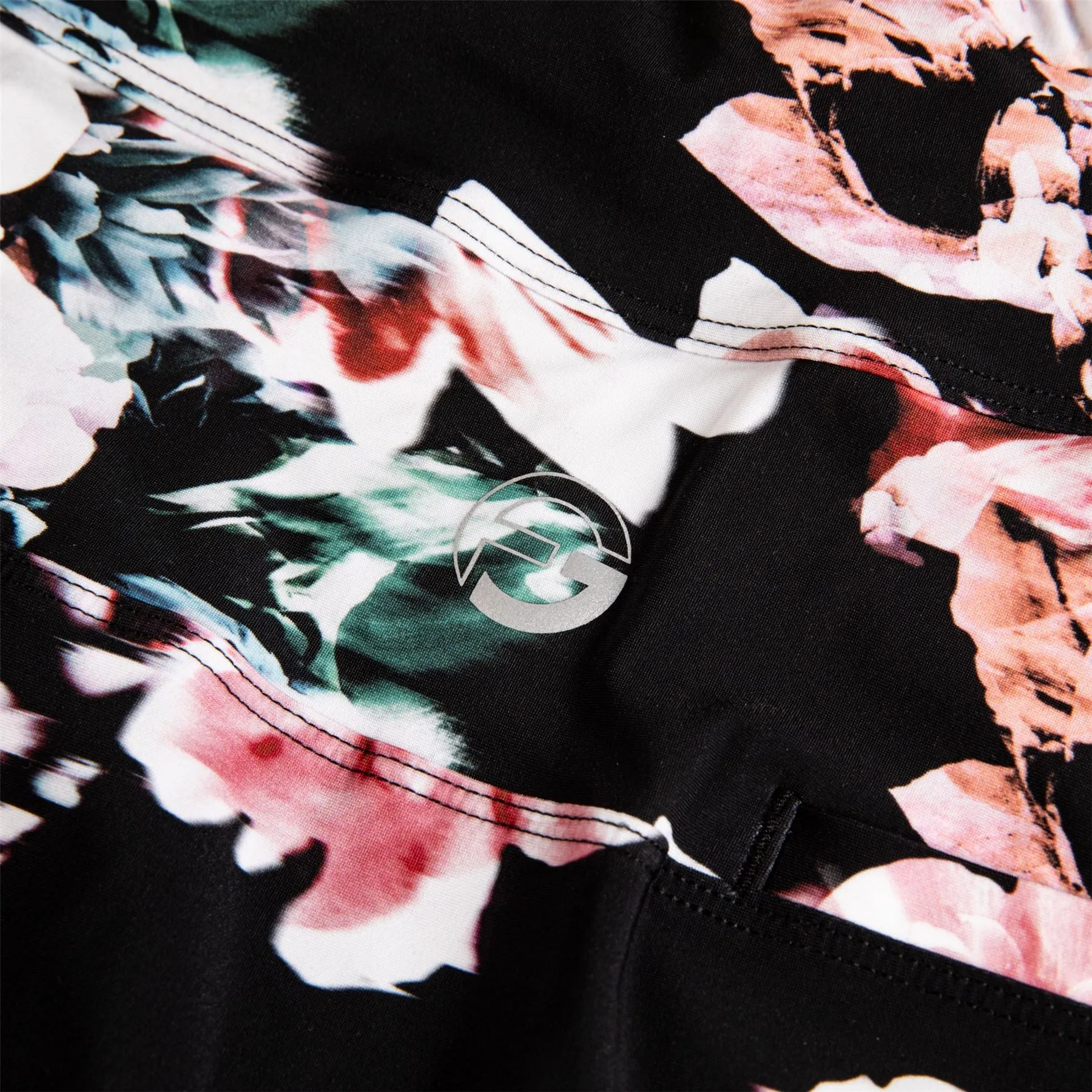 Womens Regular 15.5 Inch Pocket Skirt Soft Focus Floral - AW23